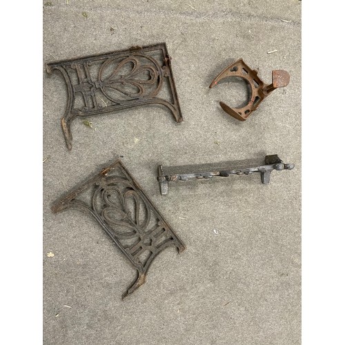 528 - metal shoe last / fire front plus cast metal surpport brackets