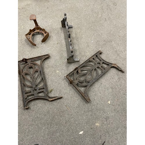 528 - metal shoe last / fire front plus cast metal surpport brackets