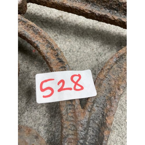 528 - metal shoe last / fire front plus cast metal surpport brackets