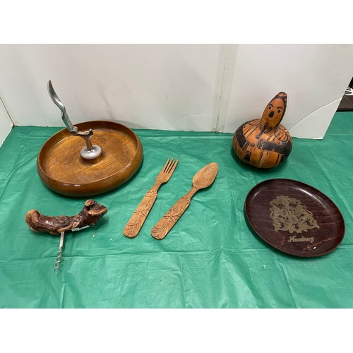 520 - Selection of treen items to include nut cracker bowls