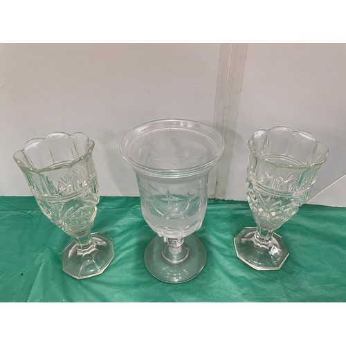 518 - 3 glass vases