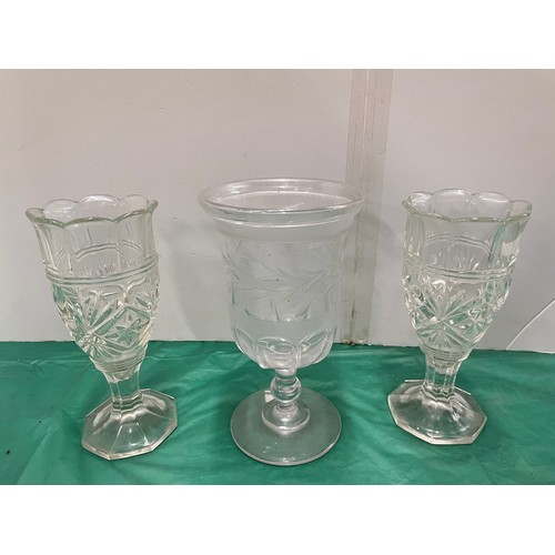 518 - 3 glass vases