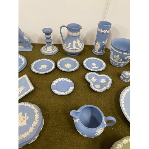 510 - Large collection of wedgwood jasper ware to include 20 light blue and 1 green