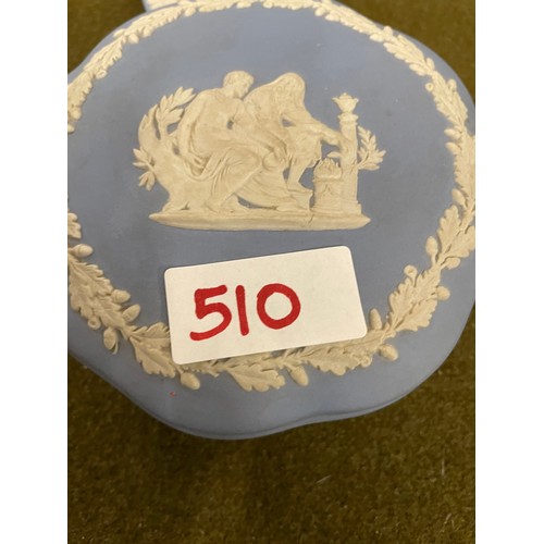 510 - Large collection of wedgwood jasper ware to include 20 light blue and 1 green