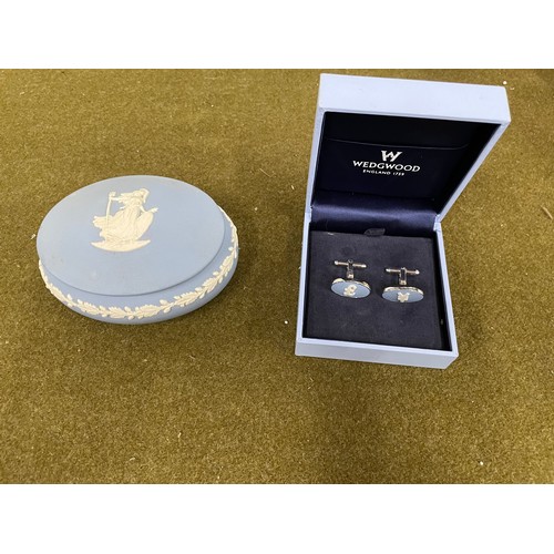 512 - 2 wedgewood jasper light blue trinket pot & cufflinks