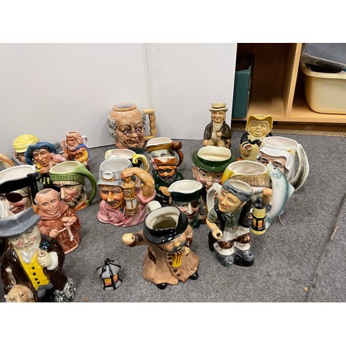 508 - Large quantity of toby and mixed maker character jugs