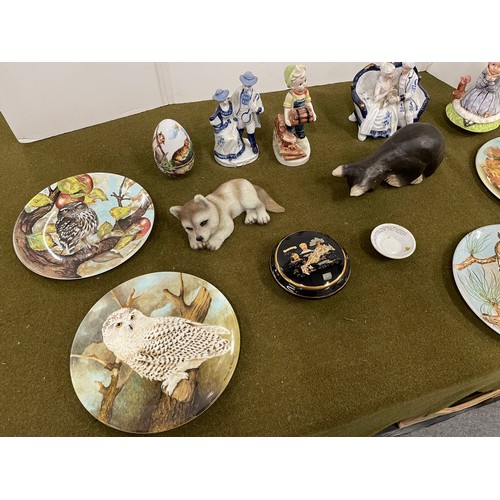 506 - Collectable items to include plates,  cats and figures