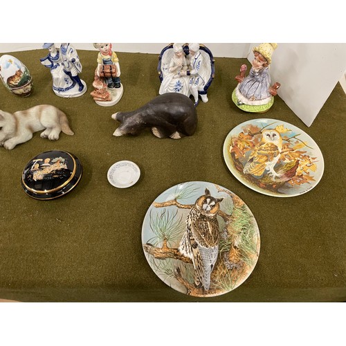 506 - Collectable items to include plates,  cats and figures