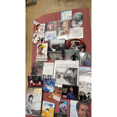 667 - Cliff Richard memorabilia