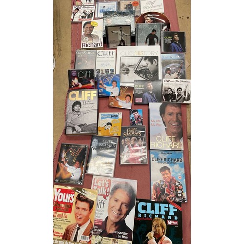 667 - Cliff Richard memorabilia