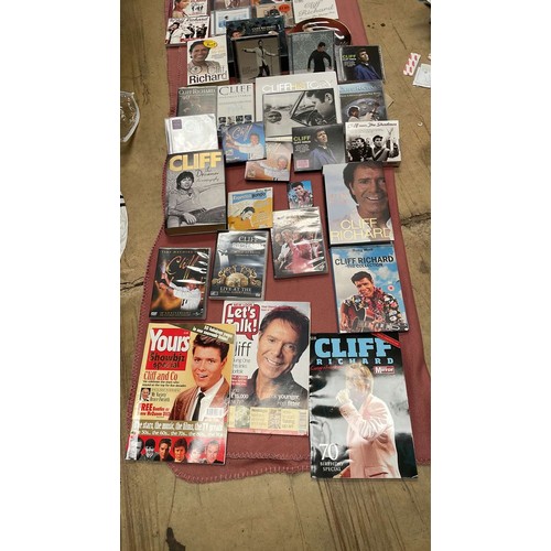 667 - Cliff Richard memorabilia