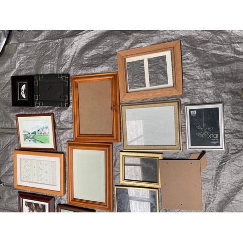 645 - Quantity of prints & frames