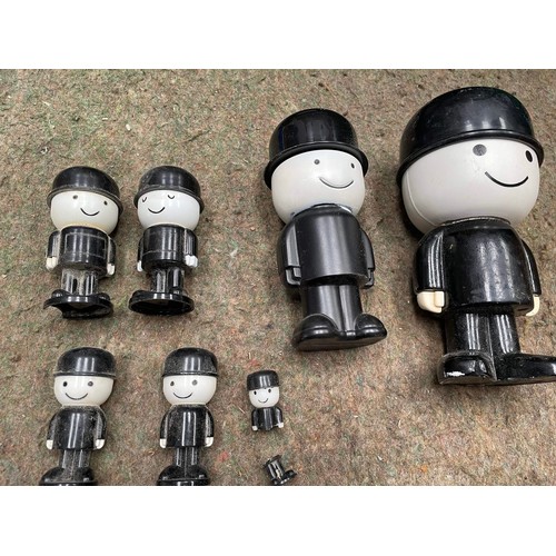 660 - Collection of homepride flour figures