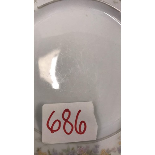 686 - Collection of plates