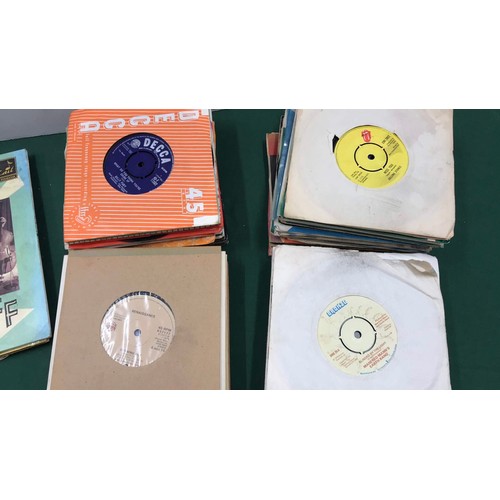 39 - Quantity of mixed artist & music 45s singles