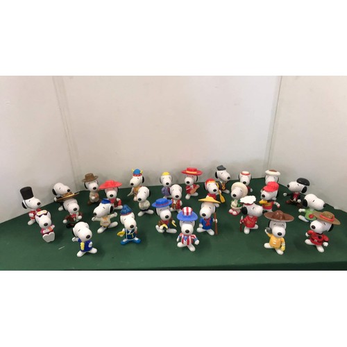 148 - collection of snoopy