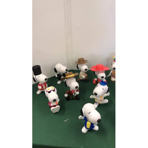 148 - collection of snoopy