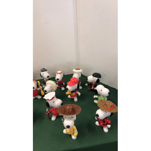 148 - collection of snoopy