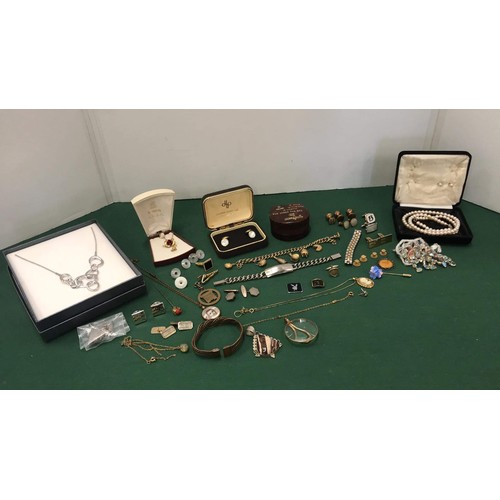 236 - Selection of costume Jewellery