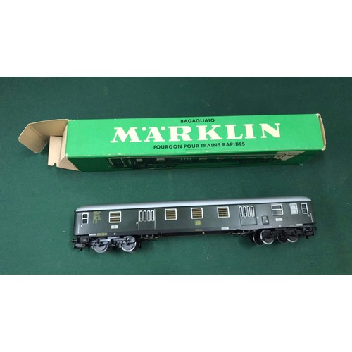 201 - Marklin express train luggage van 4026 boxed