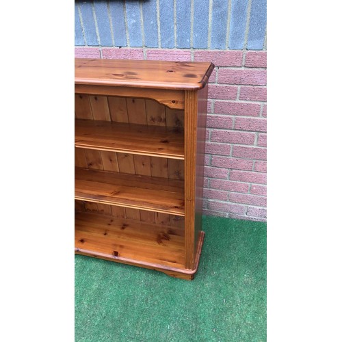 191 - Pine shelves