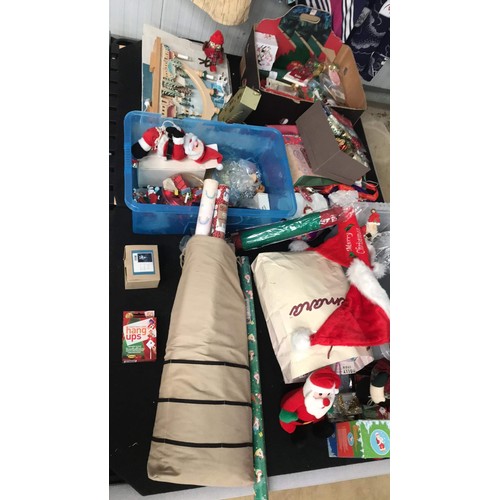 362 - assortment of Christmas items