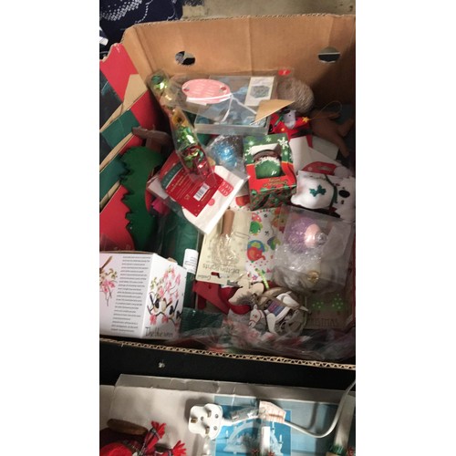 362 - assortment of Christmas items