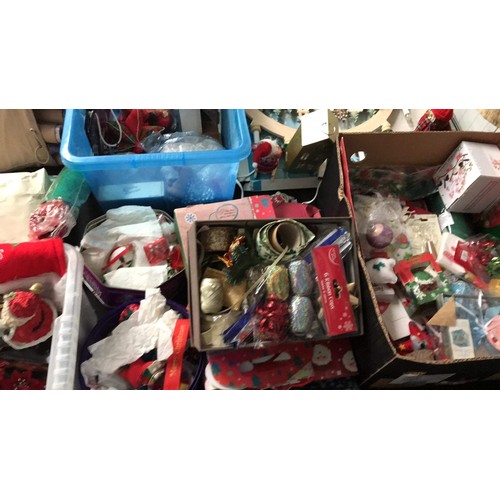 362 - assortment of Christmas items