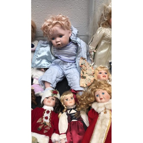 338 - mixed dolls