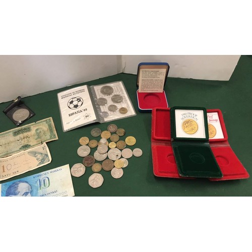 14 - Mixed coinage & coin related items including coin cases