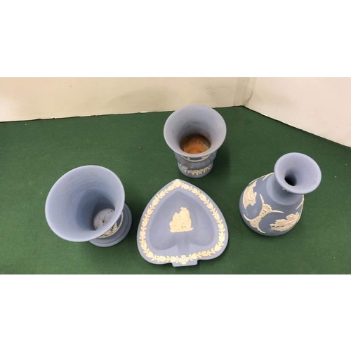 253 - 4 pieces of wedgwood