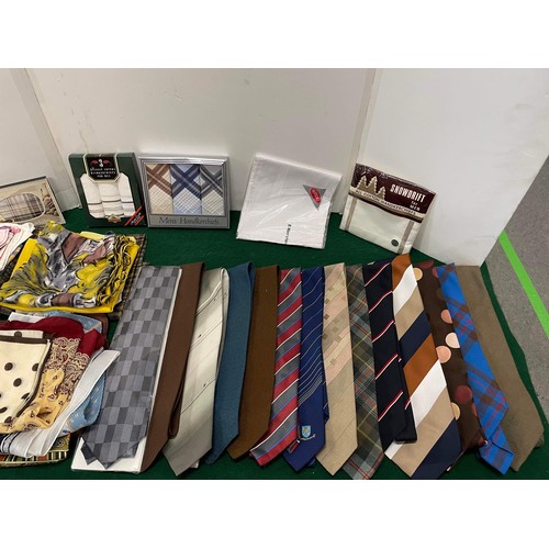 372 - Selection of ties & handkerchiefs - some new boxed