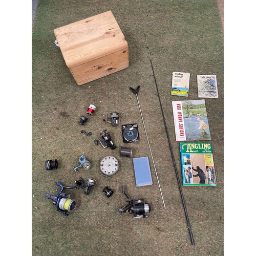 278 - Selection of fishing equipment