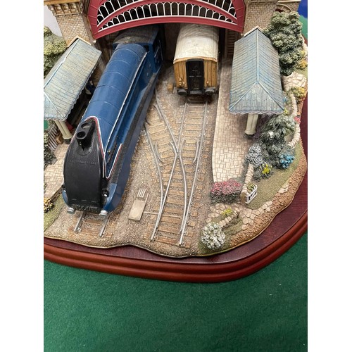 268 - THE MALLARD - RECORD BREAKER Lilliput lane No. 1225 of 1500 with certificate of authenticity & b... 