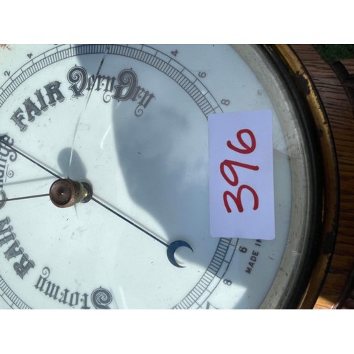 396 - oak framed barometer with a cracked Bessel