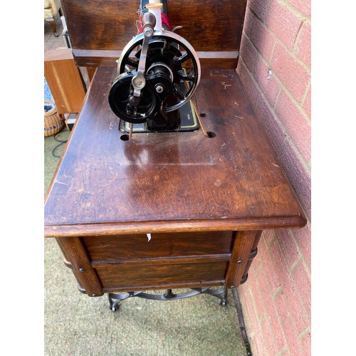 392 - Jones sewing machine includes sewing items in draws