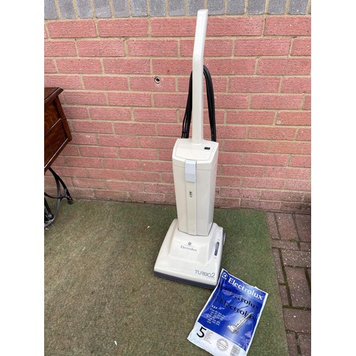 388 - Electrolux Turbo2 super hoover