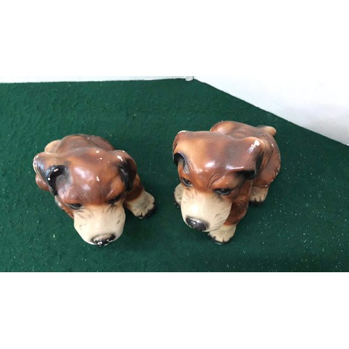 453 - 2 dog figures