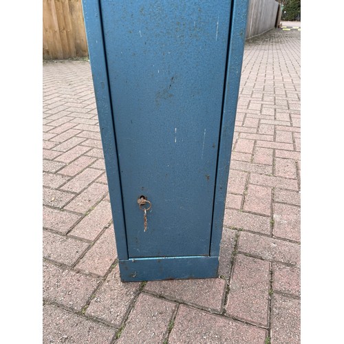 424 - Blue gun cabinet with key