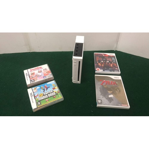 477 - Nintendo Wii console with 2 games & 2 Nintendo games including mario