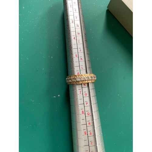 314 - 18ct gold ring weight 4.56g