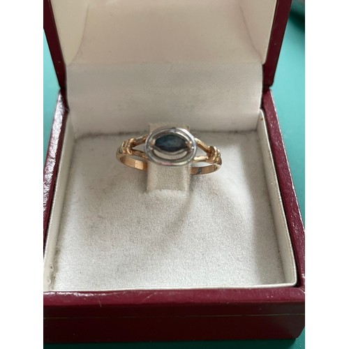 310 - 14ct gold ring weight 1.75g