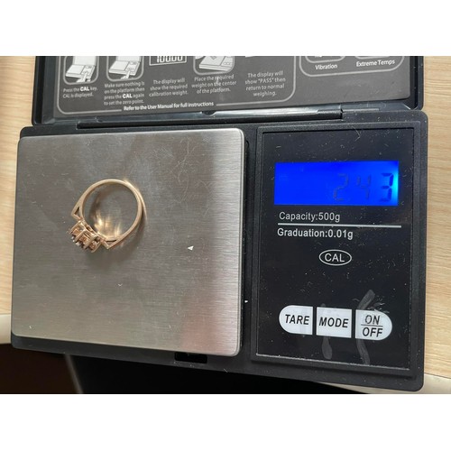 306 - 9ct gold ring weight 2.43g