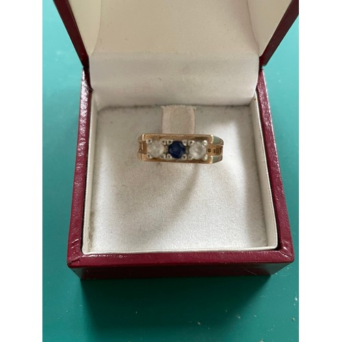 304 - 9ct gold ring weight 3.12g