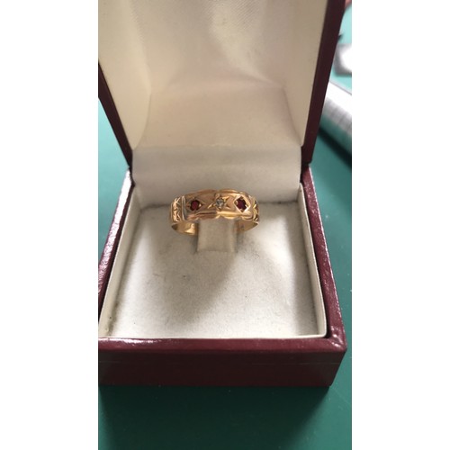 300 - 18ct gold ring with diamond weight 2.68g