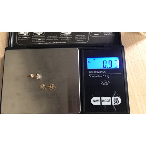 290 - 9ct gold earrings with diamonds weight 0.93g