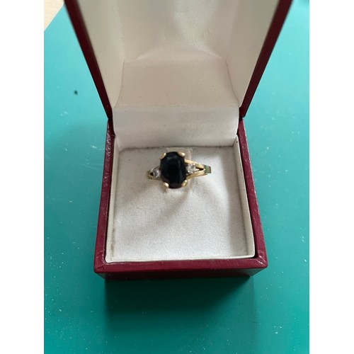 309 - 9ct gold ring weight 3.93g - it has been resized