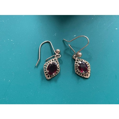 315 - 9ct earrings weight 1.72g