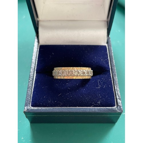 314 - 18ct gold ring weight 4.56g