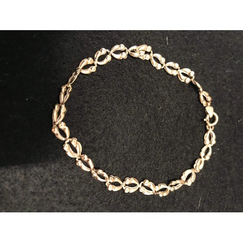 300a - 9ct gold bracelet weight 2.42g